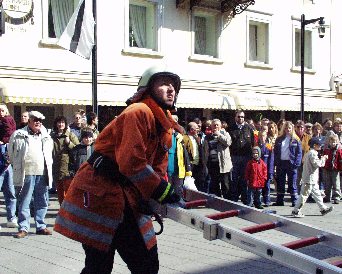 Steckleiter aufrichten